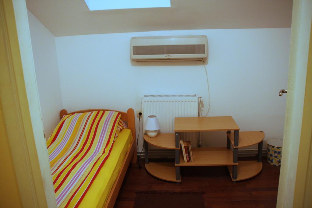 Hostel Bed N Beer Belgrade Room photo